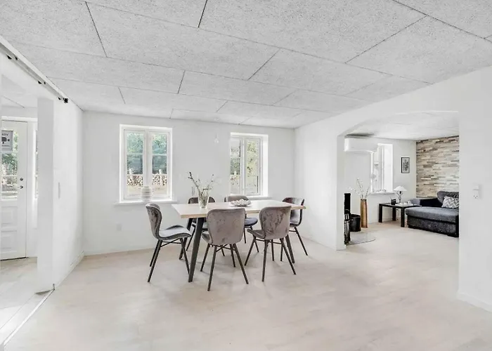 Charming With Plenty Of Space Casa de Férias *